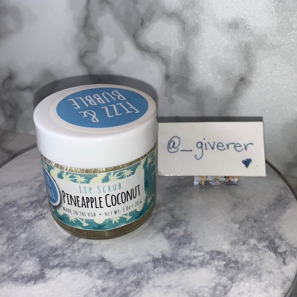 FIZZ & BUBBLE PINEAPPLE COCONUT LIP SCRUB